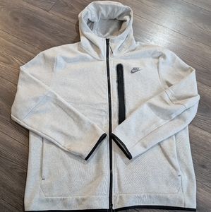 White Nike Tech XL